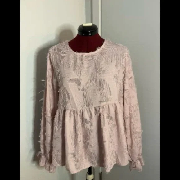 Chic Textured Blouse with Flared Sleeves a Feathery Baby Doll Pastel Lilac Top - Picture 5 of 5